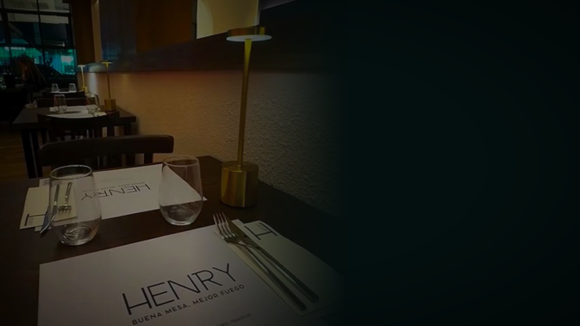 Mesa servida en HENRY